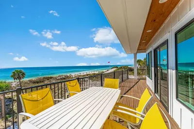 Image de Amazing New Beachfront Home, Incredible View, Heated Pool, Hot Tub, Elevator!