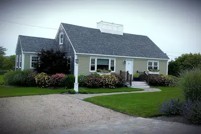 Image de Charming 4-bedroom house walk to town in serene Nantucket
