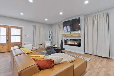 Modern 3-Br Retreat Downtwn Indy