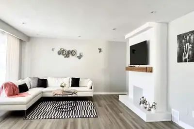 Image de Cozy & clean, Eastlake Oakville 3 bed 2. 5 bath