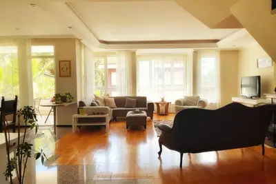 Image de Luxury 5 room duplex maisonette with roof terrace (7 min. walk to Konyaalti beach)