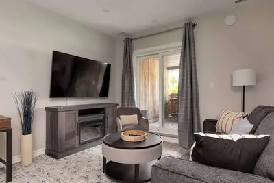 Image de Elegant Suite w Patio, Bbq Grill!