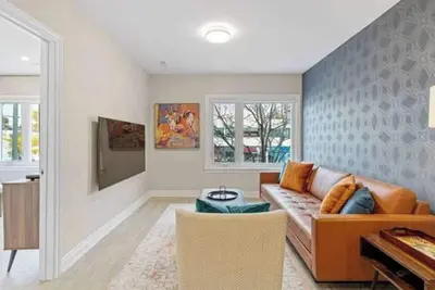 Image de Modern St. Clair West Suite w/ Private Patio & Bbq