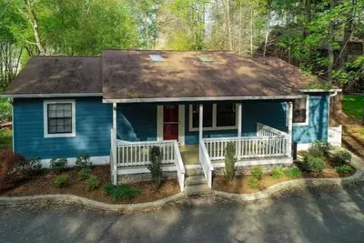 Image de Sunset Cove Lake House Lake Front with Dock Basketball Kayak Wine