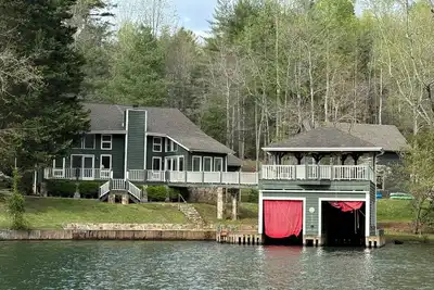 Image de <<New>> Lake Level Green Acres – Your lakefront place to be!