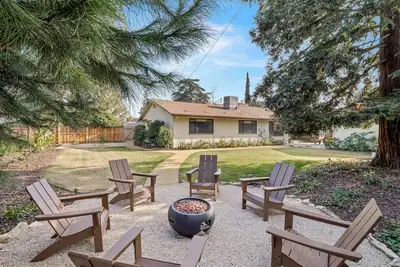 Image de Mid-Mod Storybook Ranch Near Fig Garden Village