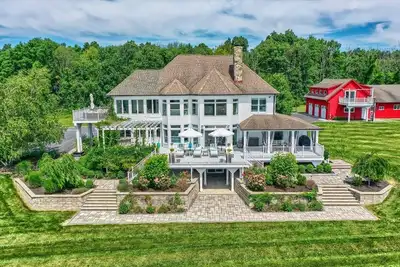 Image de Luxury 23-Acre Hudson Valley Retreat - Heated Pool, Sauna, Padel, and Barn Games