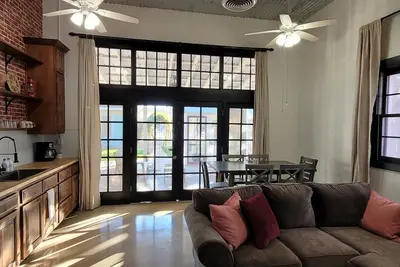 Image de Historic Firehouse within a short stroll to Downtown Chandler, 2 beds, 1 bath,