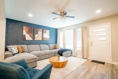 Image de East Lake Hideaway - Insurance & Corporate Rental