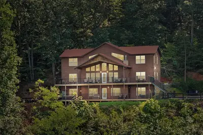 Image de Smoky Mountains Bliss - Cozy Cabin w/ Amazing Views, Perfect for Big Families!