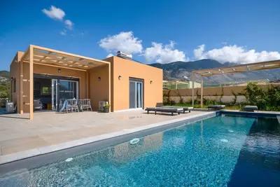Image de Escape to Villa Ioanna Mentoros - a private pool, stunning views
