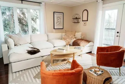 Image de 4 Bed Home Along River Near Dt, Ac, Hot Tub