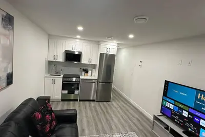 Image de Luxury 2 Bedroom Basement Suite in Nw, Calgary