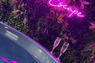 Image de Sheffield-Apartment-Sleeps4-Parking-HotTub