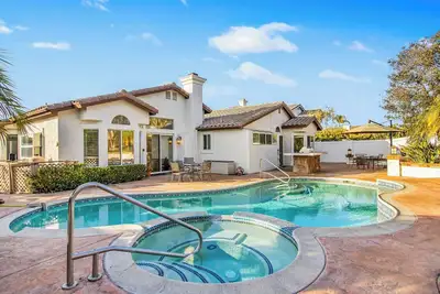 Image de Single Story Home with pool/spa and just 10 minutes to the Beach!