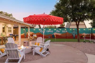 Image de Spacious 5br/3ba Retreat Heated Pool + Hot tub, 2 Private Suites