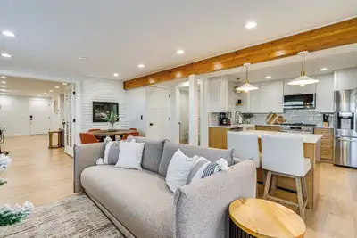 Image de 4 Mi to Downtown Ogden: Home w/ Pool Access!