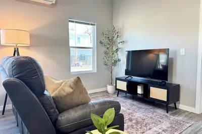 Image de Condo in Quiet Neighborhood, Close to Everything!