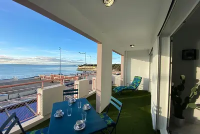 Image de Appartement rénové face plage, max 4 pers, terrasse