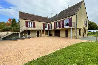 Image de Maison spacieuse avec jardin et animaux acceptés, idéale pour famille ou amis