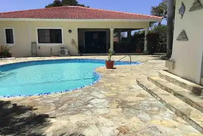 3-bedroom villa with private pool near shops/beaches. Guest-friendly!