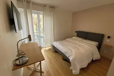 Image de A deux pas des quais! \nAppartement confortable de 4 chambres – Proche métro