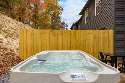 Image de Peaceful Autumn Escape | Hot tub + Pet Friendly