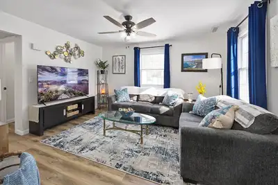 Image de The Bougie Bloomington - Charming 2-bedroom condo in Bloomington