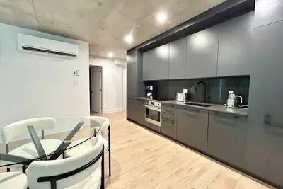 Image de Modern 2br Condo in Griffintown – Stylish & Convenient