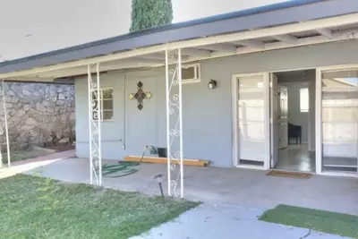 Image de Entire Rear Home Near Umc hospital