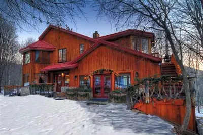 Image de Sundance Curated Lux Treetop Ski Cabin, Mountain Views, Real Log fireplace, Pine