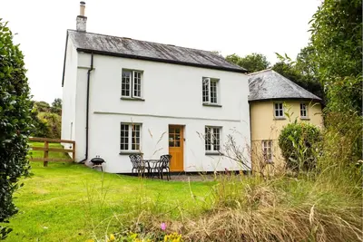 Image de Cosy cottage in beautiful valley near the beach, pet friendly