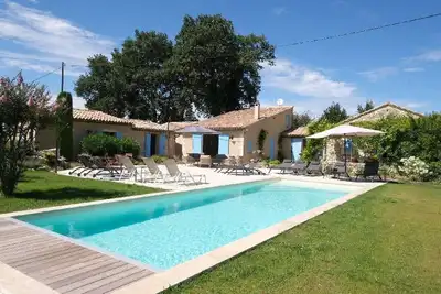 Image de Charmante maison, piscine chauffée et vue Luberon