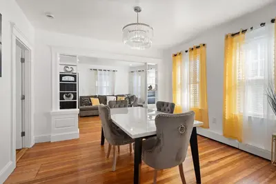 Image de Pleasant and fully furnished 4-bedroom and two bathrooms house in Braintree Ma