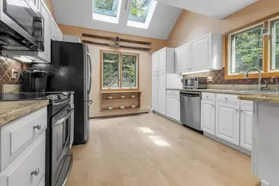 Image de Relax & Recover Mt. Retreat  Hot Tub + Home Gym