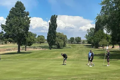 Image de New 3-bedroom house on the Sage Hills Golf course in Warden