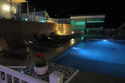 Image de Table Rock Mega-Villa: Sleeps 29, Private Heated Pool & Hot Tub, 3 mins to Sdc!