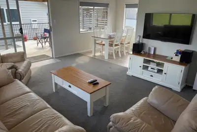 Quiet and tidy holiday house by the reserve, and minutes from the beach.