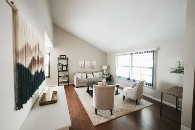 Image de Spacious 2 Story Home with Pool