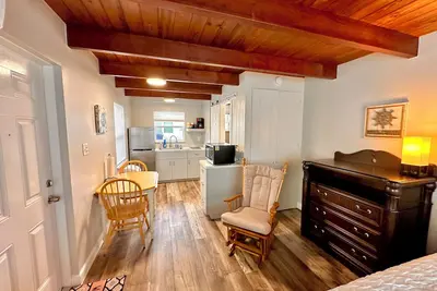 Image de Cottage 34: Coconut Cottage - Waterfront Lodging in Downtown Tavares, Fl