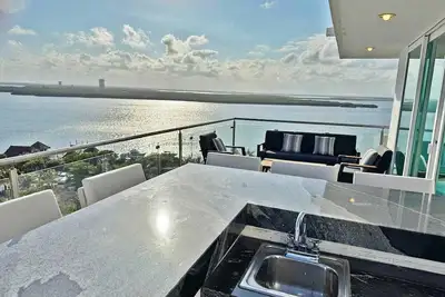 Vrbo Premier Host – Beachfront – 8br/7Bth – Penthouse Combo #314