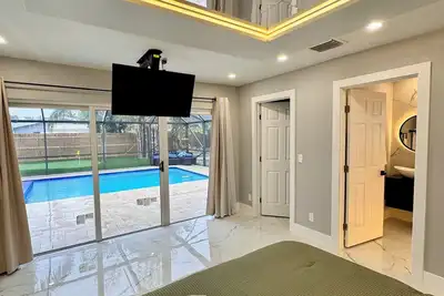 Image de Tropical Luxury Retreat with warm Pool, 5-bedroom & Mini Golf, Impact Windows