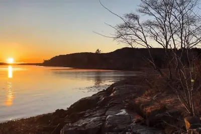 Image de Bright Farmhouse 2nd & 3rd Floor in charming Lamoine with Beach Access