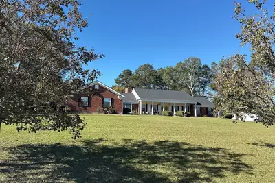 Image de Spacious Retreat with room for large groups! 2 living areas and a large kitchen.