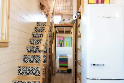 Image de Charming Phoenix Tiny Home-4 Beds, Full Kitchen, Wifi, Ac, Grill, Pool & Hot Tub