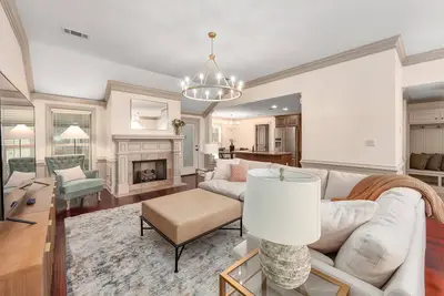 Image de Designed and Furnished 4Bed 2Bath Home w/Garage, Sunroom safe neighborhood