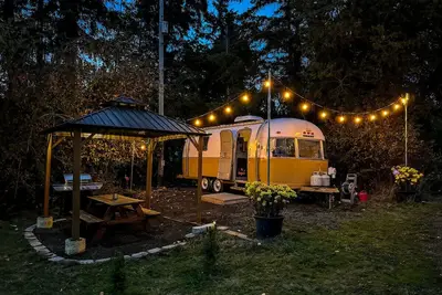 Image de Beachfront Steampunk Airstream, Cosy Year-Round Glamping on the Kitsap Peninsula