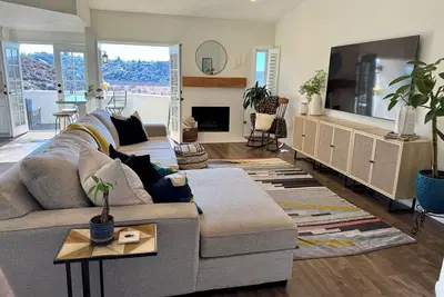 Image de 3 Bedroom House w/Beautiful views near Wild Animal Park and Wine Tasting