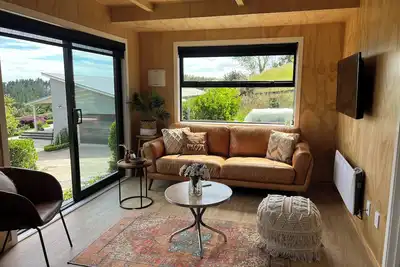Image de Peaceful, stylish 2 bdrm retreat - rural views and birdsong - 10mins from Cbd!