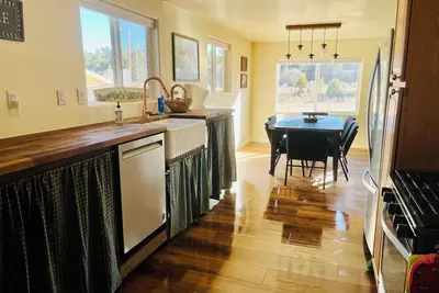 Image de Casa Rosa-Gorgeous 5 bedroom in heart of Reserve-Close to Rodeo, Fairgrounds
